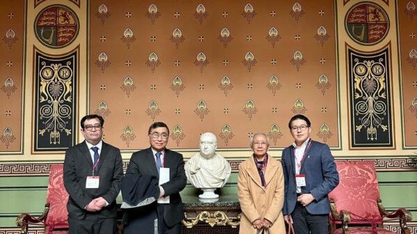 (ဝန်ကြီးဒေါက်တာဝင်းမြတ်အေး နှင့်အတူ UK NUG ကိုယ်စားလှယ်များအားတွေ့ရစဥ်။ ဓာတ်ပုံ - NUG Representatives Office - United Kingdom)