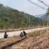 (ဥသြစစ်ကြောင်းမှ ရဲဘော်များအား ရှေ့တန်းတစ်နေရာတွင် တွေ့ရစဥ်)