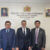 (မြို့တော်ဝါရှင်တန်ရှိ NUG နိုင်ငံခြားရေးရုံး၌ ဒဲရက်ရှိုလက်နှင့် NUG ဝန်ကြီးများကို မတ်လ ၁၄ ရက်က တွေ့ရစဥ်။ဓာတ်ပုံ - Derek Chollet/Twitter)