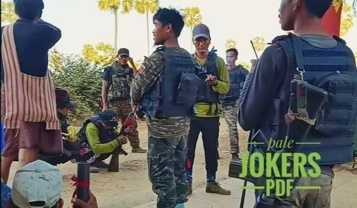 (ပုလဲအခြေစိုက် ဒေသကာကွယ်ရေးအဖွဲ့တစ်ဖွဲ့အား တွေ့ရစဥ်။ ဓာတ်ပုံ - Pale Joker PDF)