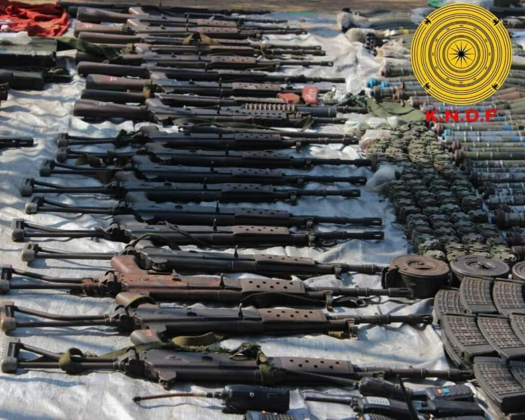 (ဒေါတမာကြီး တိုက်ပွဲတွင် စစ်ကောင်စီတပ်ထံမှသိမ်းဆည်းရရှိသော လက်နက်ခဲယမ်းများ။ ဓါတ်ပုံ-KNDF)