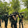 (ရေးဘီလူးအဖွဲ့မှ ရဲဘော်များအား တွေ့ရစဥ်။ ဓာတ်ပုံ - ရေးဘီလူး)