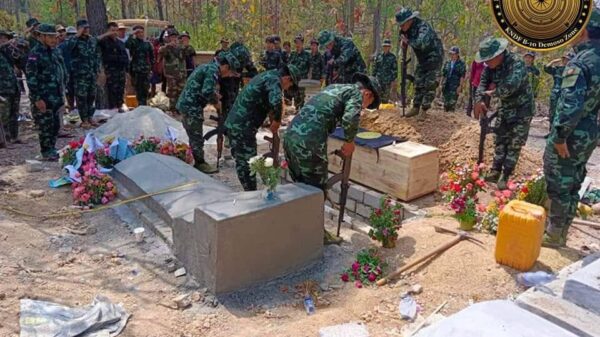 (KNDF တပ်ရင်း (၁၀)မှရဲဘော်နှစ်ဦး၏ စျာပန အခမ်းအနားပြုလုပ်နေစဉ်။ ဓာတ်ပုံ - KNDF)