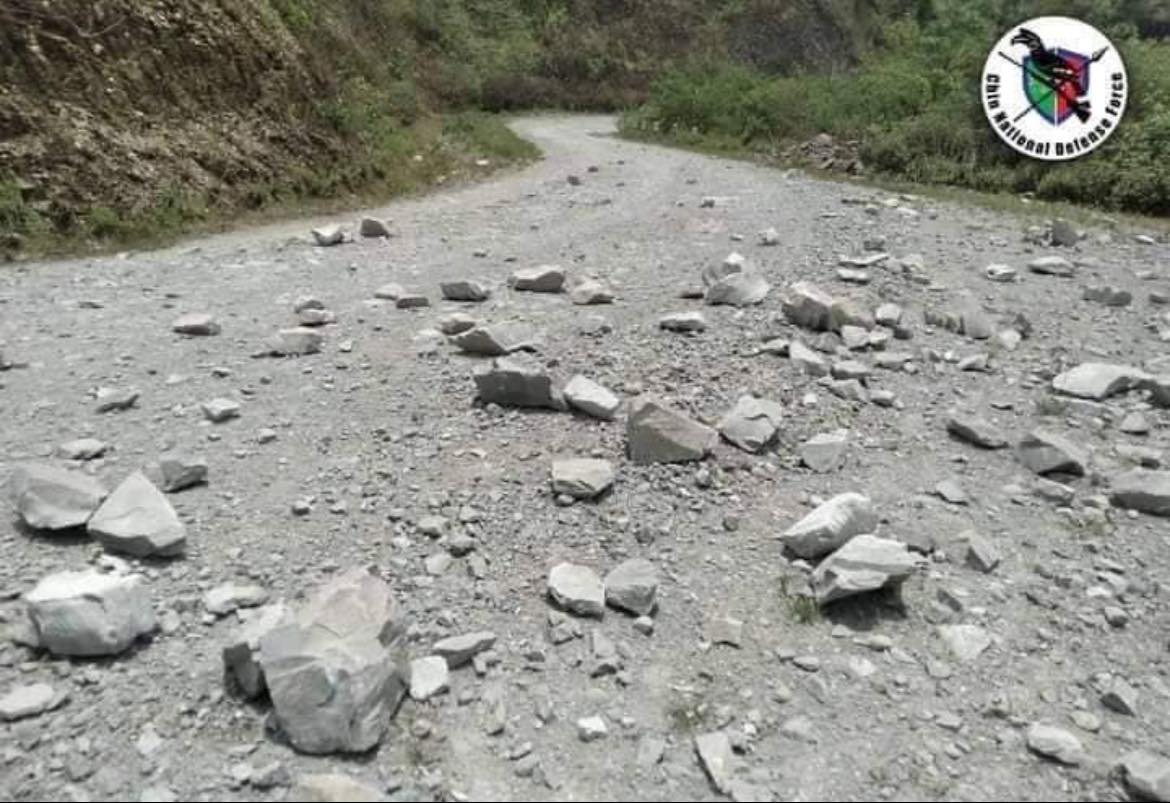 (ကလေးမြို့မှ ချင်းပြည်နယ် ဖလမ်းမြို့လာသော စစ်ကောင်စီယာဉ်တန်းအား ချင်းပူးပေါင်းတပ်ဖွဲ့က ပြီးခဲ့သည့်ရက်ပိုင်းတွင် မိုင်းဆွဲတိုက်ပြီးနောက် တွေ့ရစဉ်။ ဓာတ်ပုံ - CNDF)