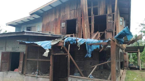 (ဘောလခဲမြို့နယ် ရေနီပေါက်တံတားတိုက်ပွဲအပြီး ကျေးရွာများကို စစ်ကောင်စီတပ်က နေ့စဥ် လက်နက်ကြီးဖြင့် ပစ်ခတ်မှုကြောင့် ပျက်စီးနေမှုများအား တွေ့ရစဥ်။ ဓာတ်ပုံ - CJ)