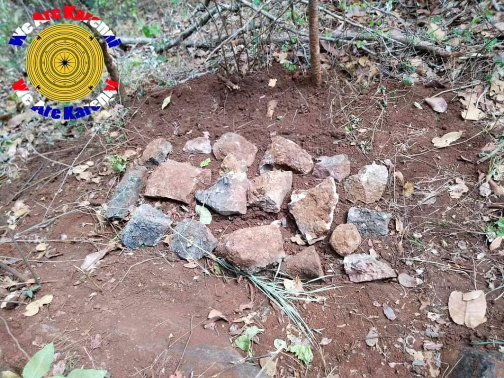 (စစ်ကောင်စီတပ်၏ ရုပ်အလောင်းများနှင့် လက်နက်ခဲယမ်းများအား တွေ့ရှိစဉ်။ ဓာတ်ပုံ - KNDF)