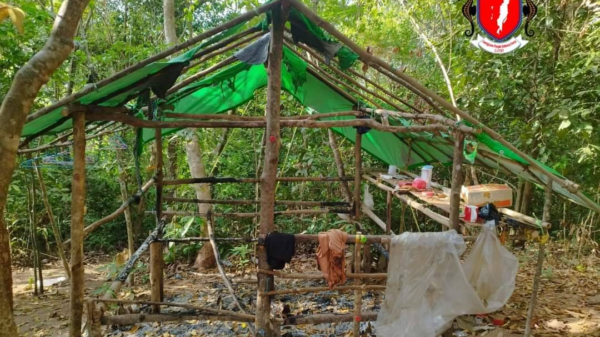(စစ်ကောင်စီတပ် စီးနင်းမီးရှို့သွားသည့် လောင်းလုံးမြို့နယ် ပြည်သူ့ကာကွယ်ရေးတပ်ဖွဲ့ LLPDF(ပကဖ)မှ စခန်းတစ်ခုအား တွေ့ရစဥ်။ ဓာတ်ပုံ - LLPDF)