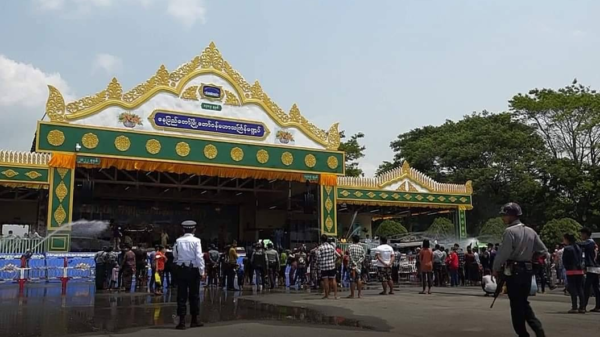 (ရေပက်ခံထွက်သူ အနည်းငယ်သာတွေ့ရသော ပြီးခဲ့သည့်နှစ် နေပြည်တော်သင်္ကြန်မြင်ကွင်းအား တွေ့ရစဥ်။ဓာတ်ပုံ - CJ)