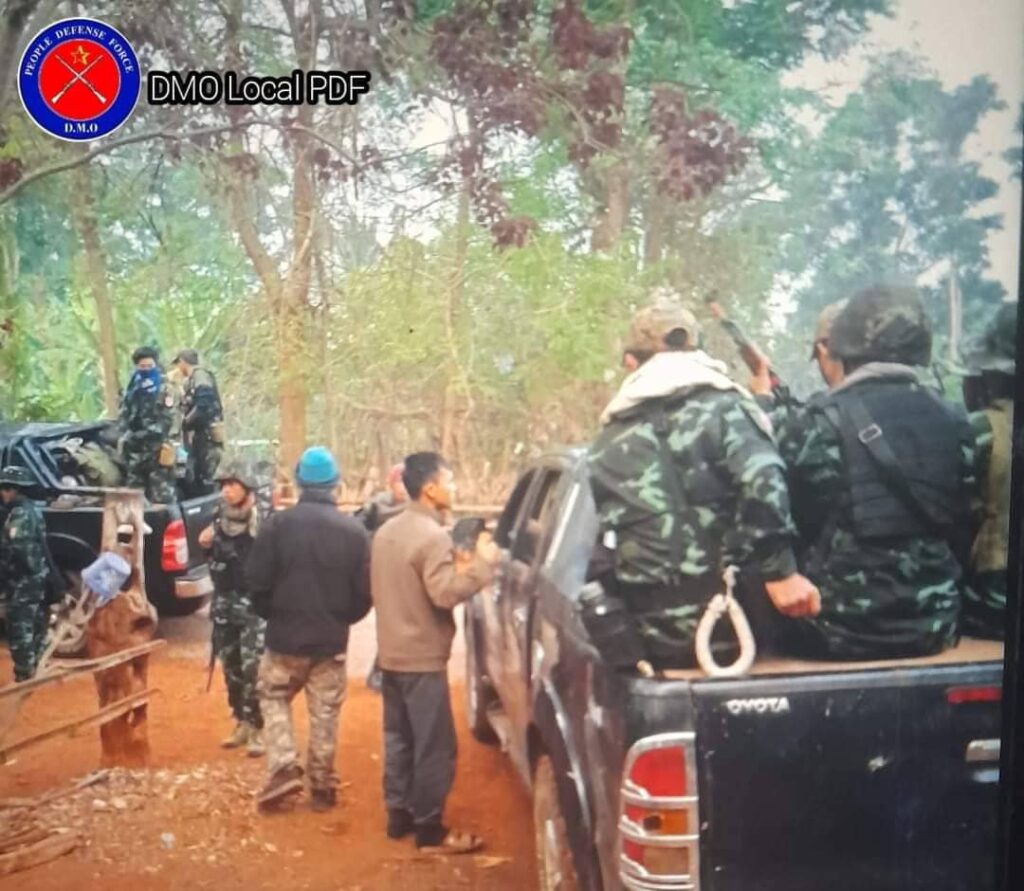 (ယနေ့ ပင်လောင်း မြို့နယ်တိုက်ပွဲ အတွင်းတွေ့ရသည့် ကရင်နီပူးပေါင်းတပ်ဖွဲ့မှ ရဲဘော်များ။ ဓာတ်ပုံ - DMO Local PDF)