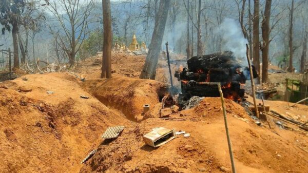 (သိမ်းဆည်းရမိသော လက်နက်ခဲယမ်းများနှင့် မယ်ခါးထာ့ စစ်ကောင်စီတပ်စခန်းအား KNLA တပ်မဟာ(၅)က တိုက်ခိုက်သိမ်းပိုက်ပြီးနောက် တွေ့ရစဉ်။ ဓာတ်ပုံ - Salween Press၊ CJ)