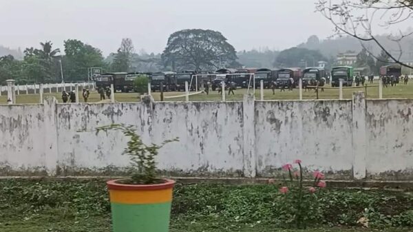 (အင်း​တော်မြို့ ​ဘောလုံးကွင်းတွင်မတ်လ စစ်ကားများရပ်ထားသည်ကို အတ်လ​နောက်ဆုံးပါတ်က ​တွေ့ရစဥ်။ ဓါတ်ပုံ-IR)
