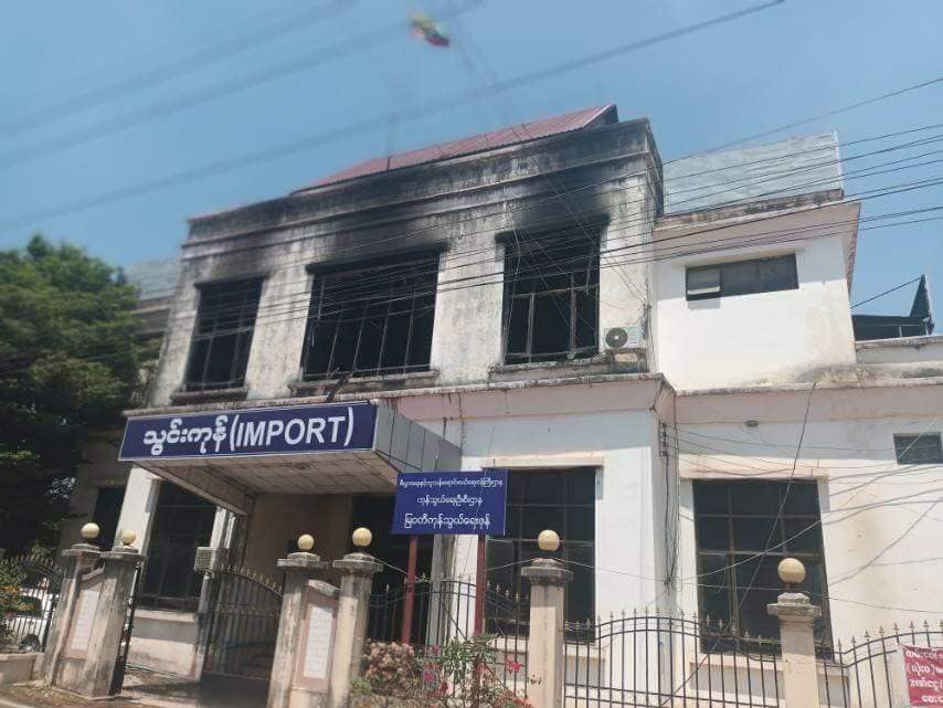 (တိုက်ပွဲဖြစ်ပွားရာဒေသပြ မြေပုံ/ စစ်တပ်ကလက်နက်ကြီး၊လေယာဥ်ဖြင့်ပစ်ခတ်ကော့ကရိတ်မြို့တွင်နေအိမ်အချို့ပျက်စီးမှုအချို့ပျက်စီးနေမှုနှင့် မတ် ၂၅ ရက်မြဝတီကုန်သွယ်ရေးဇုန်ကိုမီးလောင်ပြီးနောက်တွေ့ရမှု။ဓါတ်ပုံ-CJ)