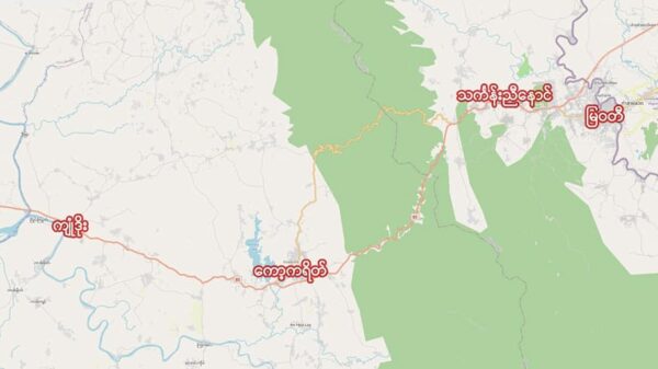 (တိုက်ပွဲဖြစ်ပွားရာ​ဒေသပြ ​မြေပုံ/ ​စစ်တပ်ကလက်နက်ကြီး၊​လေယာဥ်ဖြင့်ပစ်ခတ်ကော့ကရိတ်မြို့တွင်​နေအိမ်အချို့ပျက်စီးမှုအချို့ပျက်စီး​နေမှုနှင့် မတ် ၂၅ ရက်မြဝတီကုန်သွယ်​ရေးဇုန်ကိုမီး​လောင်ပြီး​နောက်​တွေ့ရမှု။ဓါတ်ပုံ-CJ)