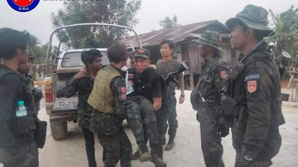 (ယနေ့ ပင်လောင်း မြို့နယ်တိုက်ပွဲ အတွင်းတွေ့ရသည့် ကရင်နီပူးပေါင်းတပ်ဖွဲ့မှ ရဲဘော်များ။ ဓာတ်ပုံ - DMO Local PDF)