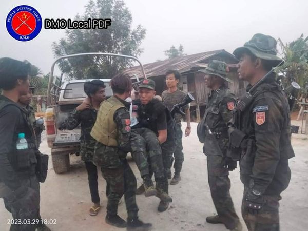 (ယနေ့ ပင်လောင်း မြို့နယ်တိုက်ပွဲ အတွင်းတွေ့ရသည့် ကရင်နီပူးပေါင်းတပ်ဖွဲ့မှ ရဲဘော်များ။ ဓာတ်ပုံ - DMO Local PDF)