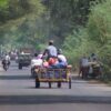 (ထွက်ပြေးတိမ်းရှောင်လာသော ဒေသခံပြည်သူများအား တွေ့ရစဉ်။ ဓာတ်ပုံ - အညာပစ်တိုင်းထောင်လေးများ)