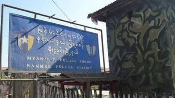 နမ်းမားနယ်မြေရဲစခန်းမှ ဒုရဲအုပ်နှစ်ဦး PDFနှင့် ဆက်သွယ်သည်ဟုစွပ်စွဲကာ စစ်ကောင်စီက ထောင်သုံးနှစ်ချမှတ်