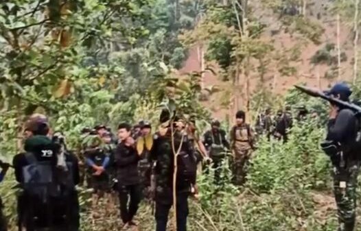 (သံတောင်မြောက်ပိုင်းတပ်ဖွဲ့(အထူးဒေသ)မှ ရဲဘော်များအား တွေ့ရစဉ်)