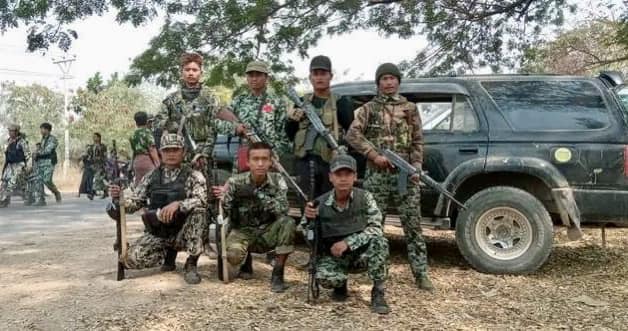 (KLG PDF အဖွဲ့ဝင်များအား တွေ့ရစဥ်။ ဓာတ်ပုံ-KLG)