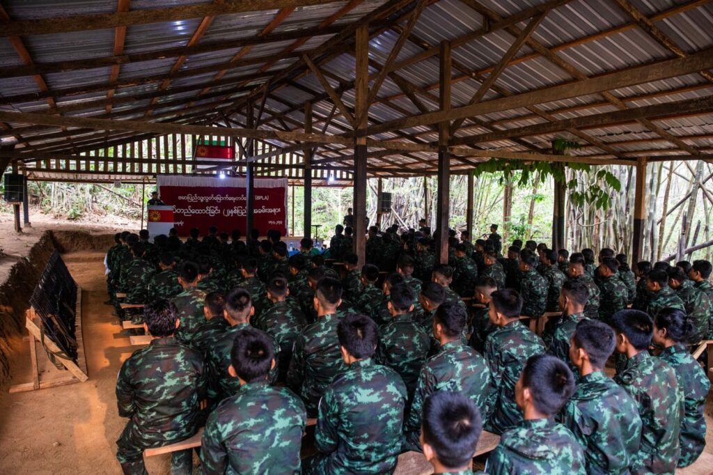 (ဗမာပြည်သူ့လွတ်မြောက်ရေးတပ်တော်(BPLA)၏၂ နှစ်ပြည့်တပ်တော်နေ့အခမ်းအနားပြုလုပ်နေစဥ်။ဓာတ်ပုံ - မာနော်)