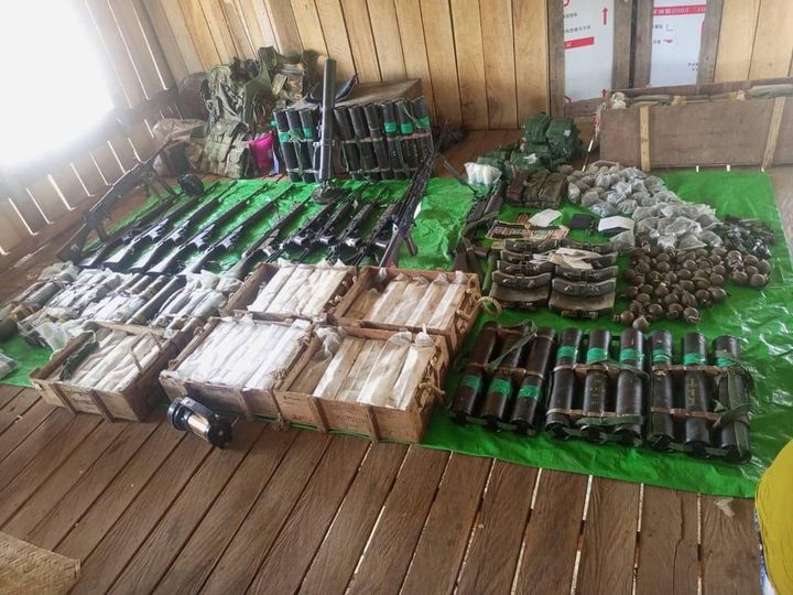 (စစ်​ကောင်စီတပ် ၊တာဝါတိုင်စခန်းကုန်းမှသိမ်းဆည်းရရှိ​သော လက်နက်ခဲယမ်းများ။ဓါတ်ပုံ-NUG-MOD)