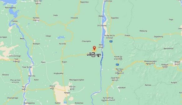 (ပဇီကြီးရွာတည်​နေရာပြ ​မြေပုံ နှင့် စစ်တပ်က ​ပေါင်၅၀၀ ဗုံးနှစ်လုံးကျဲ ပြီး Mi-35 ရဟတ်ယာဥ်ဖြင့်ပစ်ခတ်ခဲ့​သောပဇီကြီးရွာမှ အပျက်အစီးများ။ ။ဓါတ်ပုံ-CJ)