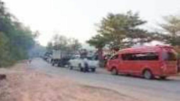 (ထုံခါ-မောတောင်လမ်းပိုင်းတစ်နေရာအား တွေ့ရစဥ်။ ဓာတ်ပုံ - CJ)