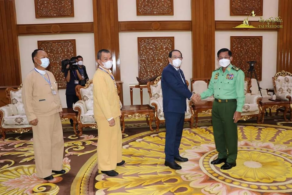 (RCSS ဥက္ကဋ္ဌ နှင့် အာဏာသိမ်း​ခေါင်း​ဆောင် တို့ကို​နေပြည်​တော်တွင်​တွေ့ရစဥ်။ ဓါတ်ပုံ-စစ်​ကောင်စီ)