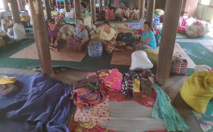 (ထွက်ပြေးတိမ်းရှောင်နေရသည့် ဒီပဲယင်းမြို့နယ်အနောက်ခြမ်းနေ ပြည်သူများ။ ဓာတ်ပုံ-ဒီပဲယင်းမြို့နယ်စစ်ရှောင်ထောက်ပံ့ရေး)