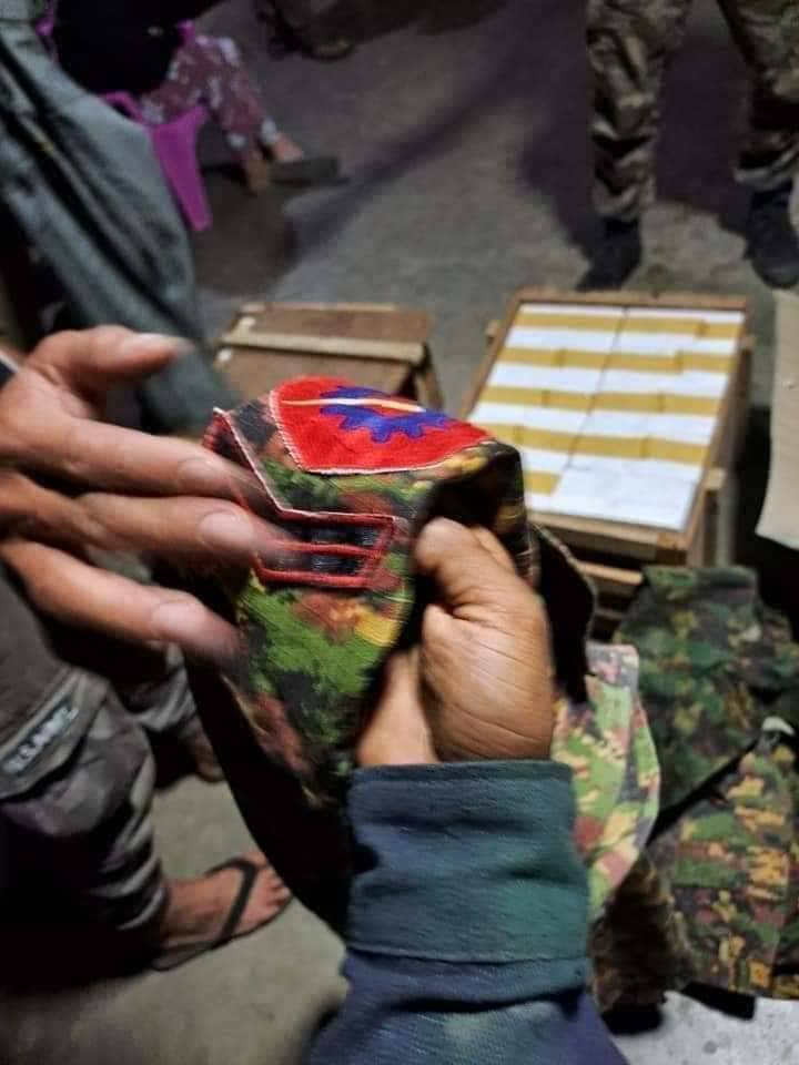 (အညာဒေသနှင့် ရှမ်းမြောက်တွင် ဖေဖော်ဝါရီအတွင်း တိုက်ပွဲများ၌သိမ်းဆည်းရမိသော လက်လက်ခဲယမ်းများ။ ဓာတ်ပုံ - CJ)
