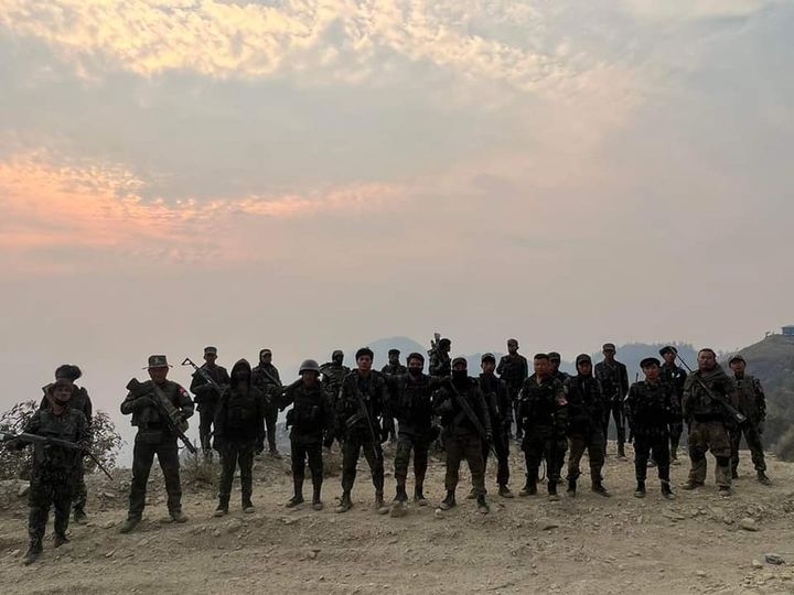 (CDF-CDM (စီးယင်း)နှင့် ဒေသခံ ကာကွယ်ရေး တပ်ဖွဲ့ဝင်အချို့ ။ဓါတ်ပုံ-CDF-CDM (စီးယင်း) )