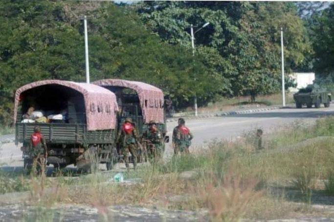 ပြီးခဲ့သည့် ၂၀၂၂ အောက်တိုဘာအတွင်းက သပိတ်ကျင်းနယ်၌တွေ့ရသည့် စစ်ကောင်စီယာဥ်နှင့်တပ်သားများ။ ဓာတ်ပုံ - Cj