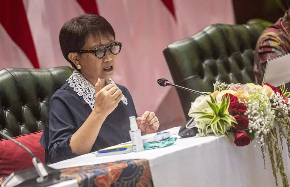 (အင်ဒိုနီးရှား နိုင်ငံခြားရေးဝန်ကြီး ရက်တ်နိုမာဆူဒီ ဧပြီ ၅ ရက် သတင်းစာရှင်းလင်းပွဲတွင် ​တွေ့ရစဥ်။ ဓါတ်ပုံ-Aprillio Akbar/Jakarta Globe)