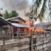 (အကြမ်းဖက်စစ်ကောင်စီတပ် လေကြောင်းမှ ပစ်ခတ်တိုက်ခိုက်မှုကြောင့် စီသာရွာရှိ နေအိမ်များ မီးလောင်ပျက်စီးနေသည်ကို တွေ့ရစဥ်။ ဓာတ်ပုံ - PDF ရွှေဂူ)