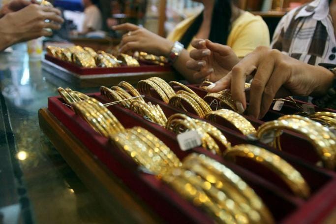 (နိုင်ငံတစ်ဝန်း တိုက်ပွဲများပြင်းထန်လာပြီး​နောက် ​ရွှေ​ဈေးတ​ဖြေး​ဖြေးတက်​နေသည်။ ဓါတ်ပုံ-MDN)