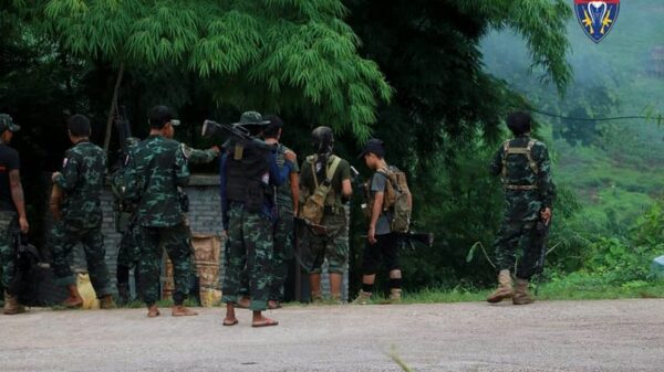မြဝတီအနီး ကျေးရွာတွင် တိုက်ပွဲပြင်းထန်ပြီး လေကြောင်းကပါ တိုက်ခိုက်နေ