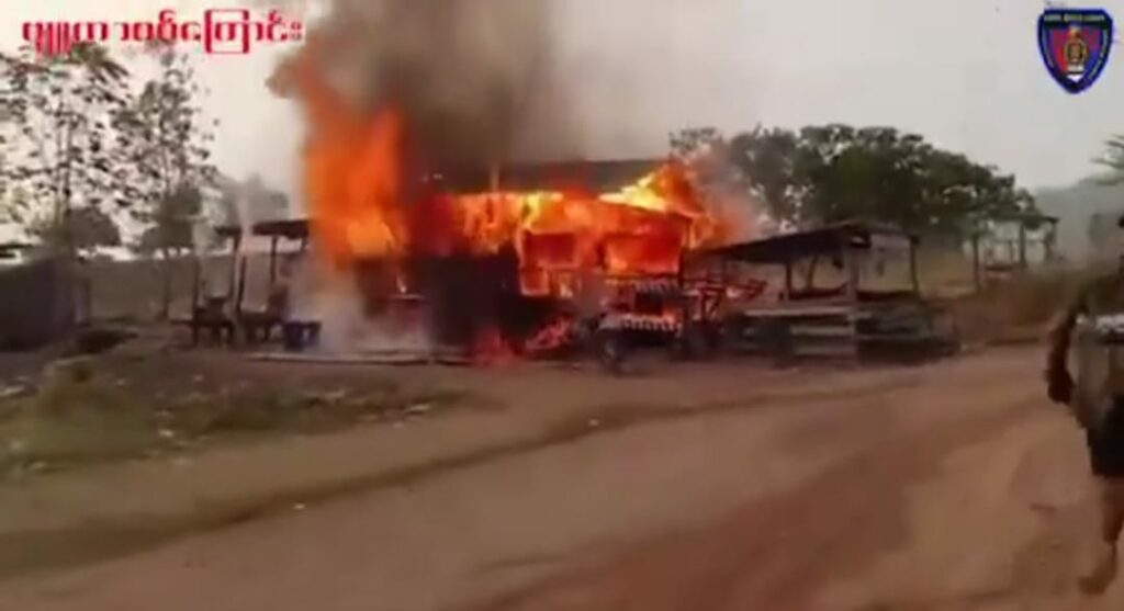 (စစ်တပ်နှင့်BGF ထံမှသိမ်းဆည်းရရှိသောလက်နက်အချို့နှင့် BGF စခန်းအချို့ကိုမီးရှို့ဖျက်ဆီးစဥ်။ ဓါတ်ပုံ-Lion Battalion)