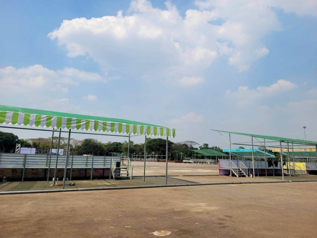 ( စစ်ကောင်စီက ရန်ကုန်မြို့ ပြည်သူ့ရင်ပြင်၌ ဗဟိုမဏ္ဍပ်ဆောက်လုပ်နေစဥ်။ ဓာတ်ပုံ - PS)