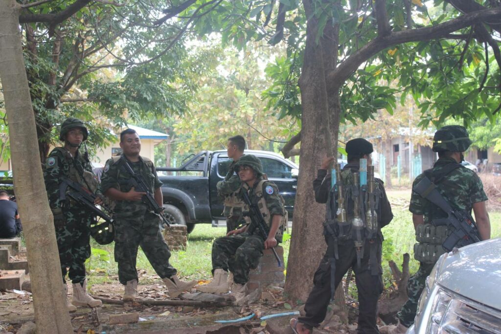ကရင်ငြိမ်းချမ်းရေးကောင်စီတပ်ဖွဲ့ဝင်တွေကို တွေ့ရစဉ်