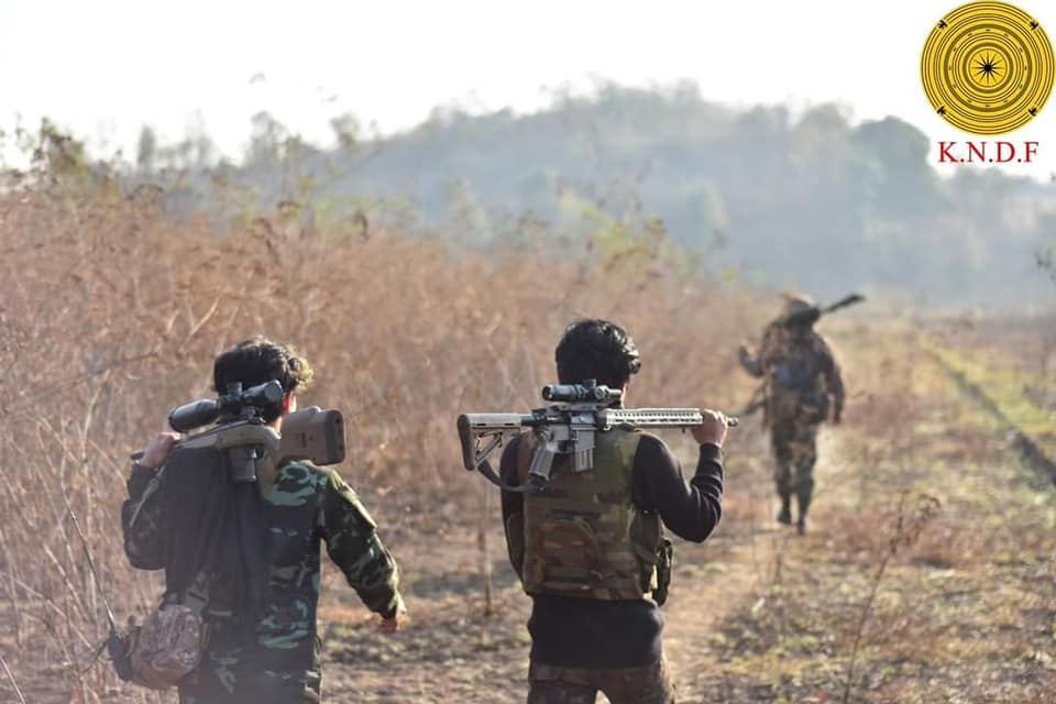 (‌ရှေ့တန်းတစ်နေရာတွင် တွေ့ရသော KNDFရဲဘော်များ။ ဓာတ်ပုံ - KNDF)