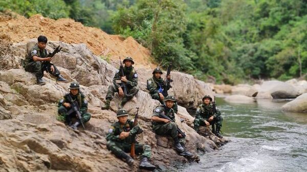 ကရင်ငြိမ်းချမ်းရေးကောင်စီတပ်ဖွဲ့ဝင်တွေကို တွေ့ရစဉ်