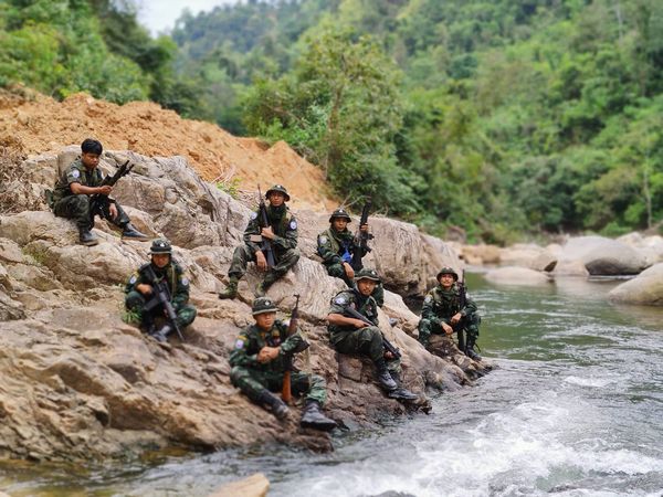 ကရင်ငြိမ်းချမ်းရေးကောင်စီတပ်ဖွဲ့ဝင်တွေကို တွေ့ရစဉ်