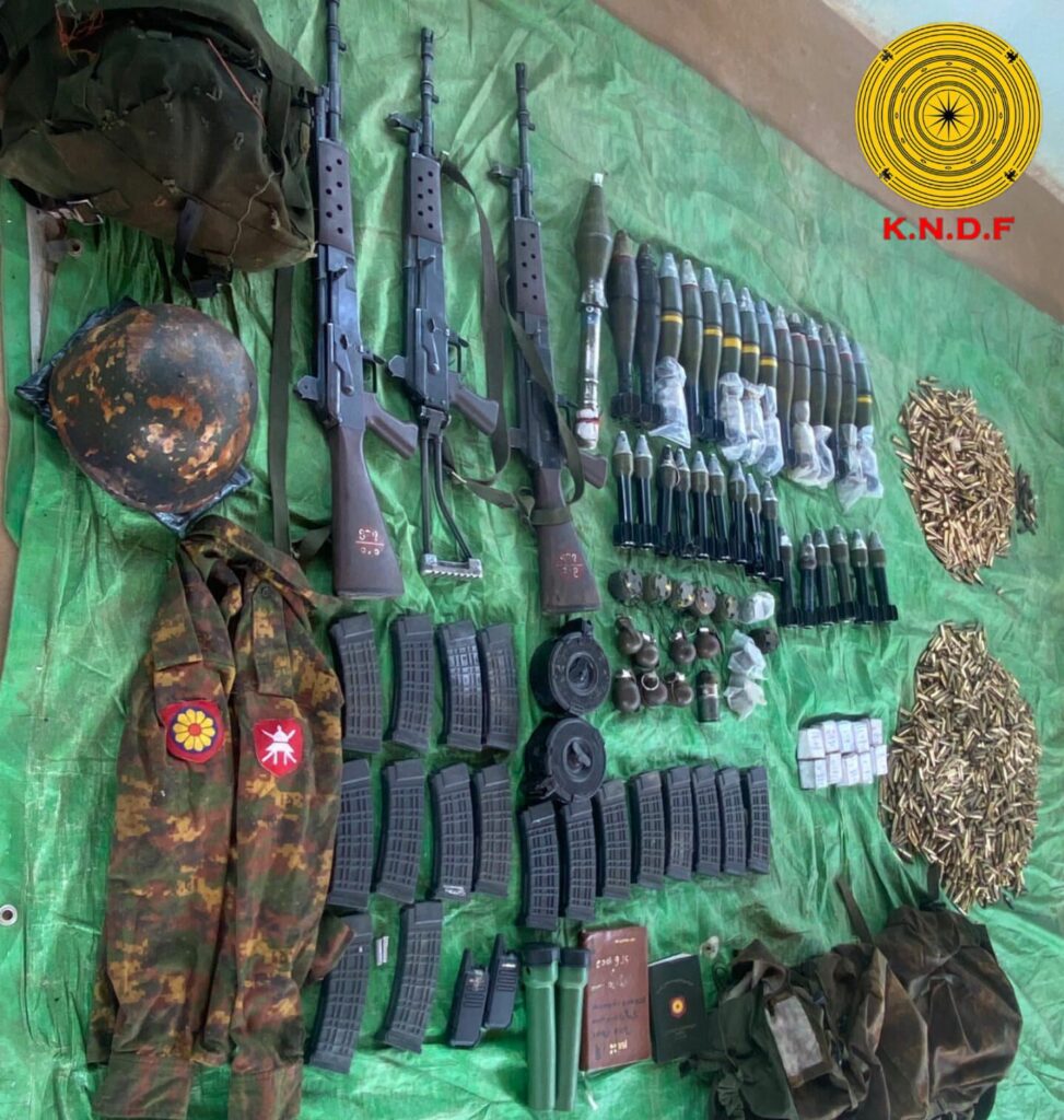 (စစ်ကောင်စီတပ်ထံမှ သိမ်းဆည်းရမိသော လက်နက်ခဲယမ်းများအား တွေ့ရစဥ်။ ဓာတ်ပုံ - KNDF)