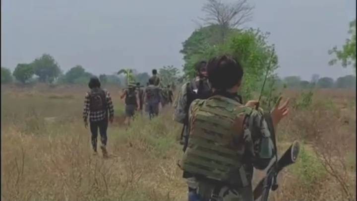 ရွှေဘိုခရိုင်အခြေစိုက် DOG KILLER - SHWEBO(LPDF) အဖွဲ့ရဲဘော်များအား စစ်ဆင်ရေးတစ်ခုတွင် တွေ့ရစဥ်