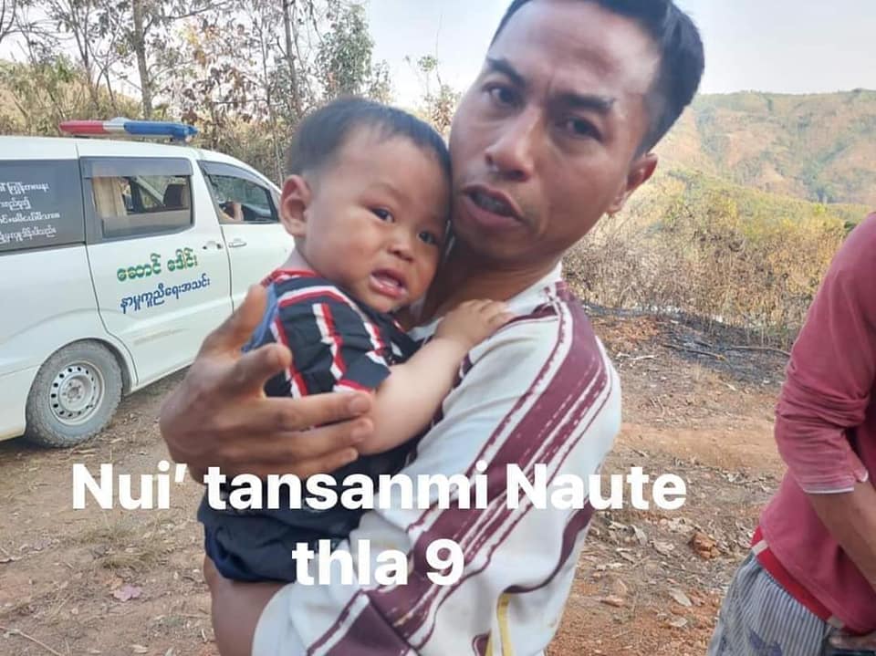 (ဝေဘူလမြို့ စစ်တပ်လေကြောင်းတိုက်ခိုက်မှုတွင်သေဆုံးခဲ့ရသူများ၏ နာရေးနှင့် သေဆုံးခဲ၏ဓါတ်ပုံ။ ဓါတ်ပုံ-The Rihli Voice)