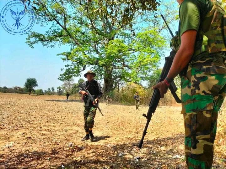 (ကျောင်းသားလက်ရုံးတပ်တော်ရဲဘော်များအား စစ်ဆင်ရေးတစ်ခုတွင် တွေ့ရစဥ်။ ဓာတ်ပုံ-ကျောင်းသားလက်ရုံးတပ်တော်)