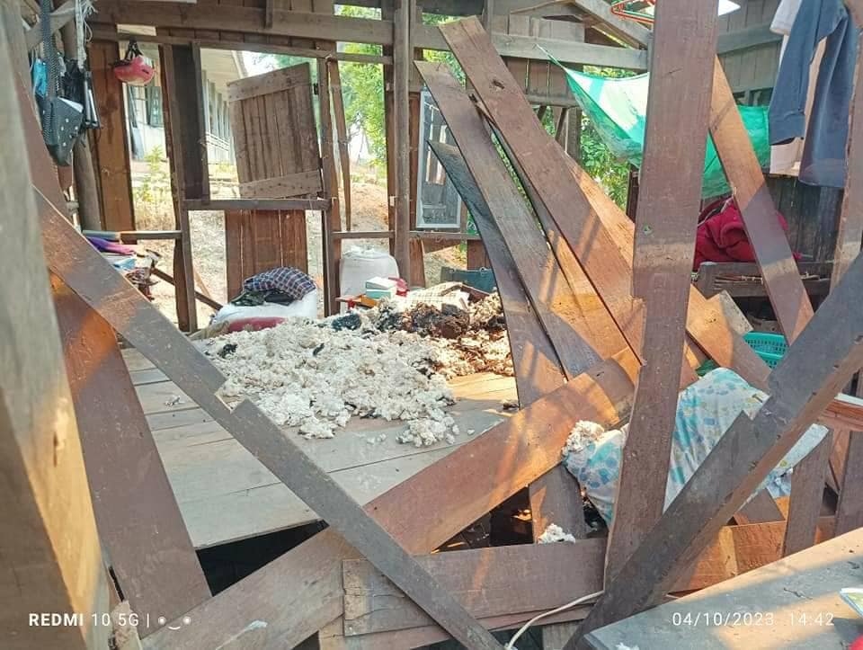(ဗားရ်တံတားနှင့် ဝေဘူလမြို့ကို စစ်ကောင်စီတပ်က လေယာဥ်ဖြင့် ဗုံးကျဲပြီးနောက်အပျက်အစီးများကိုတွေ့ရစဥ်။ ဓါတ်ပုံ-CJ)