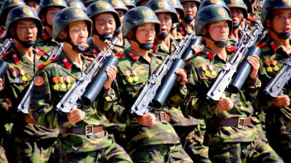 မြောက်ကိုရီးယာယစစ်သားနှင့် ​မြောက်ကိုရီးယားထုတ်လက်နက်များ ။ ဓါတ်ပုံ-NK News
