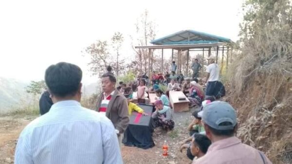 (​ဝေဘူလမြို့ ​စစ်တပ်လေ​ကြောင်းတိုက်ခိုက်မှုတွင်​သေဆုံးခဲ့ရသူများ၏ နာ​ရေးနှင့် ​သေဆုံးခဲ၏ဓါတ်ပုံ။ ဓါတ်ပုံ-The Rihli Voice)