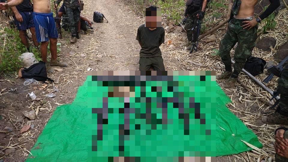 (စစ်ကောင်စီတပ်မှ ဖမ်းဆီးရမိသော တပ်သားနှင့် လက်နက်ခဲယမ်းများအား တွေ့ရစဉ်။ ဓာတ်ပုံ - KnIC)